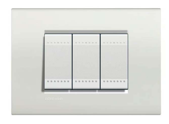 Placa rectangular blanco 3 módulos c/chasís